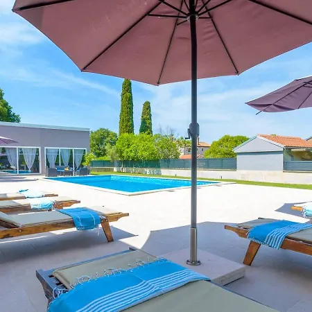 Timy Villa With Pool Rovinj