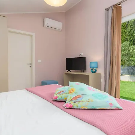 Timy Villa With Pool Apartment Rovinj