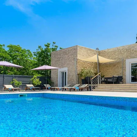Timy Villa With Pool