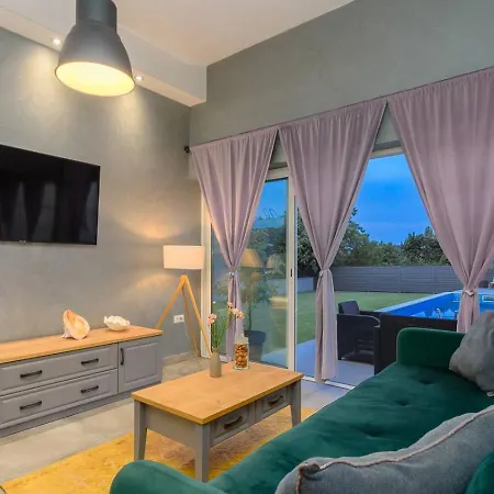 Timy Villa With Pool Apartment Rovinj