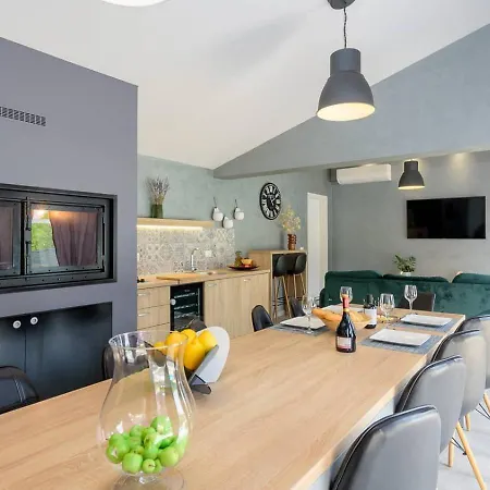 Apartment Timy Villa With Pool Rovinj