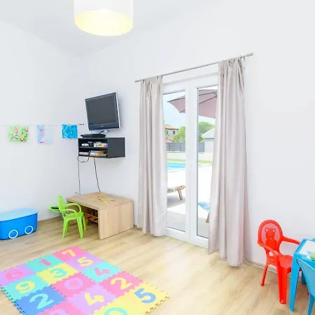 Timy Villa With Pool Rovinj