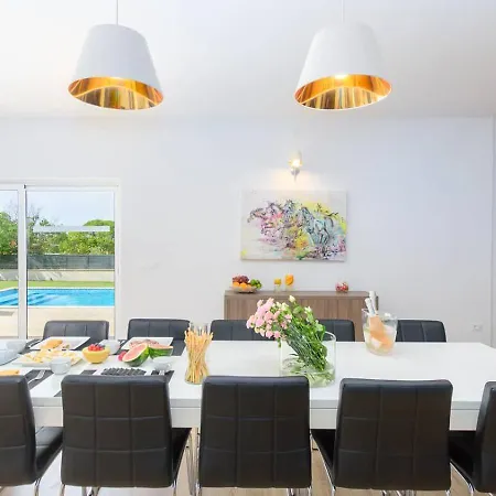 Timy Villa With Pool Apartment
