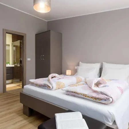 Apartment Timy Villa With Pool